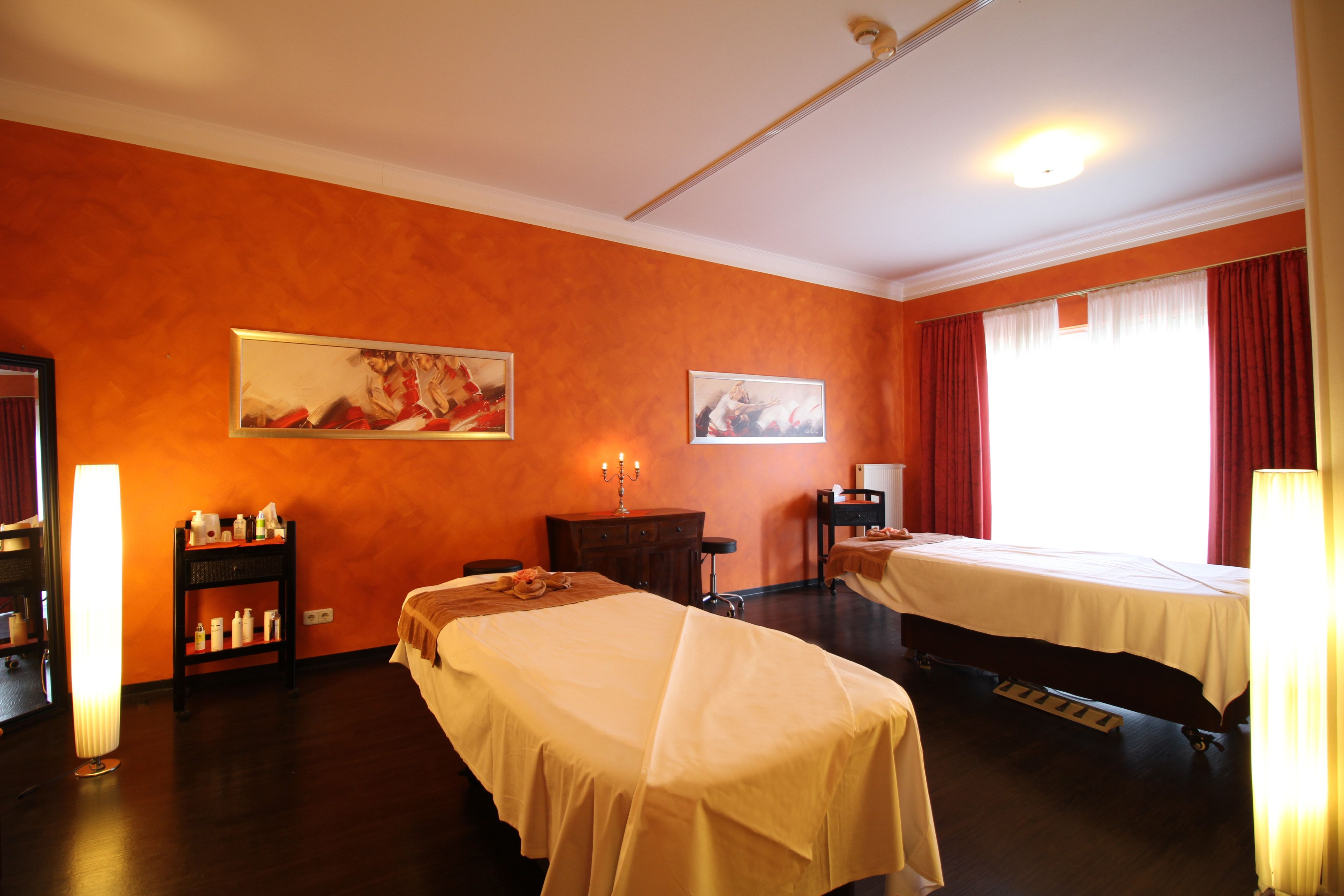 Ruheraum mit zwei Liegen